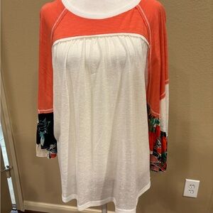 White and Cream Relaxed Blouse with 3/4 Sleeves and Crew Neck